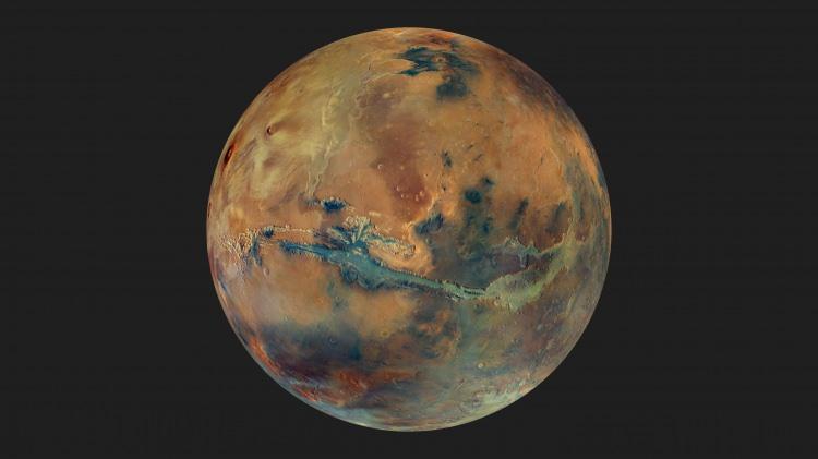 <p><strong>İLK KEZ BÖYLE GÖRÜNTÜLENDİ: DAHA ZENGİN RENK GÖRÜNÜMÜ</strong></p>

<p> </p>

<p>Bu yeni görüntü, yerel renk ve kontrastı geliştirerek Mars'ın yüzeyindeki çeşitliliği vurguluyor.</p>
