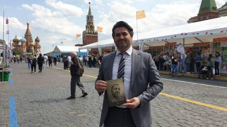 <p>Kitabın tanıtım ve dağıtım koordinasyonunu yürüten Moskova İletişim Müşaviri Hacı Murat Terzi, ülke genelinde 600 kitabın dağıtımını yaptıklarını belirtti.</p>