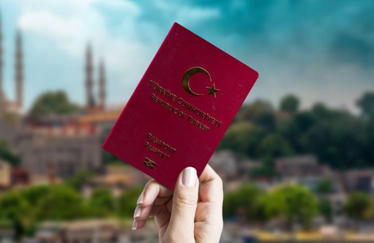 <p>Dünyada birçok ülkede vize uygulaması varken bazı ülkeler Türk vatandaşlarından 30 ile 90 gün arası turistik gezi için vize istemiyor. Peki bu ülkeler hangileri? Kaç gün vizesiz gidilebiliyor?</p>

<p>İşte Türkiye'den vize istemeyen ülkeler ve vizesiz kalabileceğiniz gün sayıları...</p>

<p> </p>

<p>​</p>
