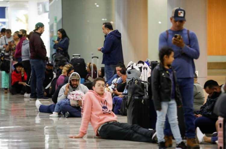 <p>Mayıs'ta Mexico City'deki Popocatepetl yanardağı faaliyetinin ardından yetkililerin havalimanındaki tüm uçuşları erteledi...Benito Juarez Uluslararası Havalimanı'nın 1. Terminali böyle görüntülendi...</p>
