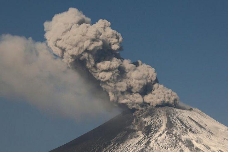 <p>Popocatepetl yanardağının buhar ve külleri yakın plandan böyle görüntülendi.</p>