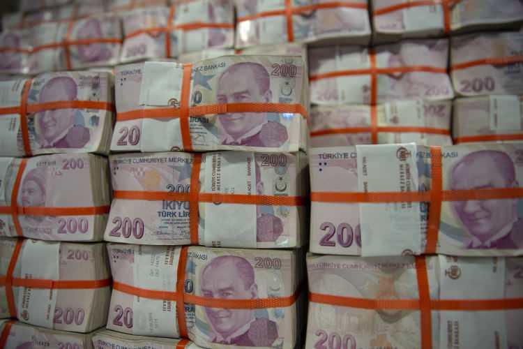 <p>Bu yılın sonuna kadar işsiz olanları istihdam eden özel sektör işverenlerin prime esas kazanç üst sınırına kadarki sosyal güvenlik primi işveren payını devlet karşılayacak.</p>
