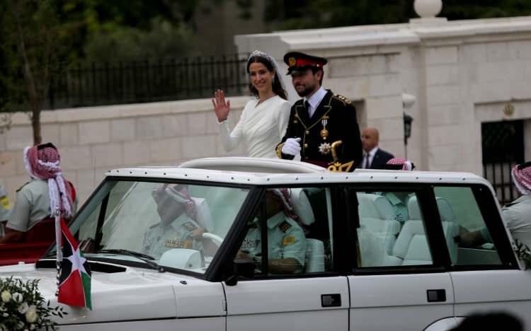 <p>Ürdün resmi devlet televizyonunda yer alan haberlere göre, başkent Amman'daki Zahran Sarayı'nda nikah töreni düzenlendi.</p>
