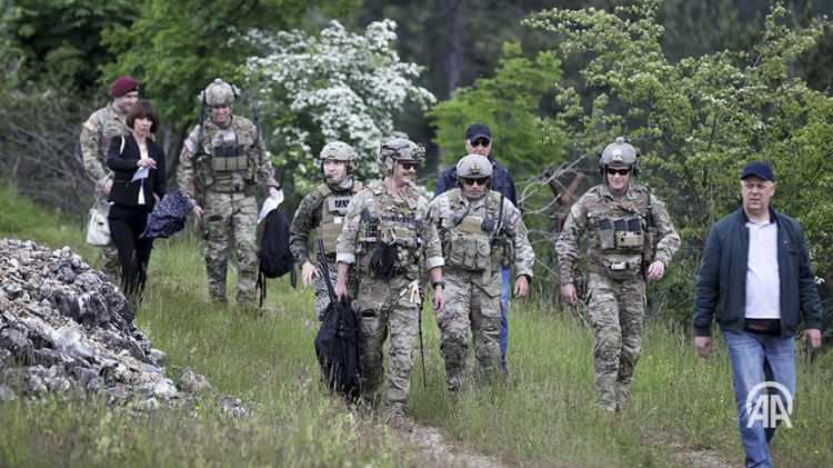 <p><strong>"UÇUŞLAR GÖZ KORKUTMAK İÇİNYAPILIYOR"</strong></p>
<p>Ayrılıkçı söylemleriyle gündeme gelen Bosna Hersek'in iki entitesinden biri olan Sırp Cumhuriyeti Başkanı Milorad Dodik'in, "Uçuşlar göz korkutmak için yapılıyor." iddiasını da değerlendiren Murphy bu tarz tatbikatlarda amacın asla bu olmadığını vurguladı.</p>