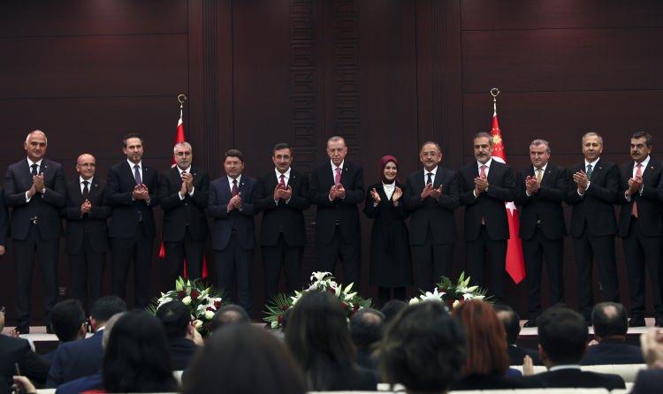 <p>Erdoğan, Çankaya Köşkü'nde düzenlediği basın toplantısında, Türkiye'nin, demokrasisinin gücüne güç katan bir seçim sürecini tamamladığını belirterek, Türkiye tarihinde pek çok ilke sahne olan seçimlerin hayırlı olmasını diledi.</p>

<p> </p>
