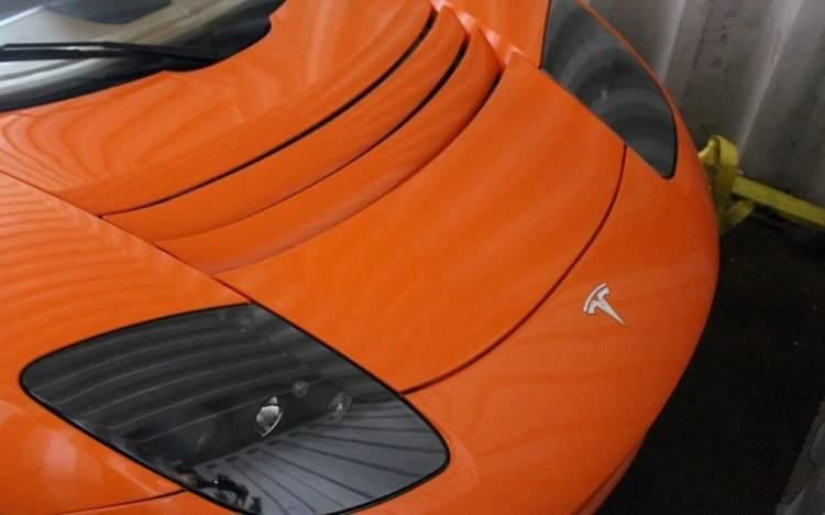 <p>Elektrikli Roadster 0-100 hızlanmasını 3,9 saniyede tamamlarken Sport versiyonda bu süre 3,7 saniyeye iniyor.</p>

