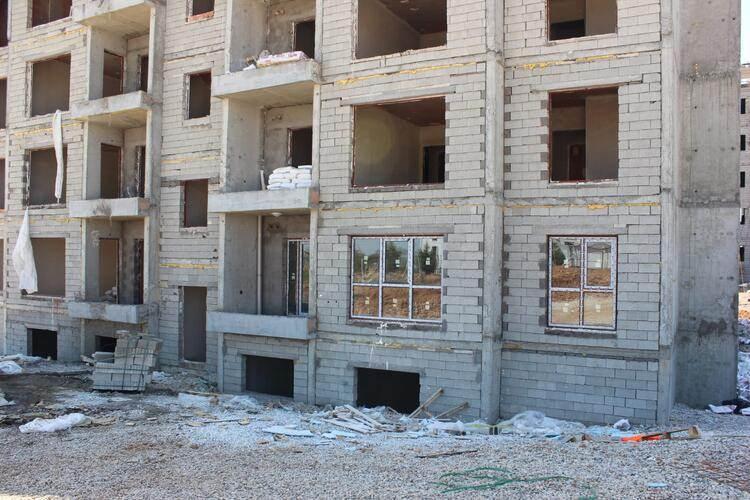<p>İslahiye ilçesinde yapımı süren kalıcı konutların 402 konutluk ilk etabının 29 Ekim Cumhuriyet Bayramı'na hazır hale getirilerek hak sahiplerine teslim edilmesi planlanıyor. </p>