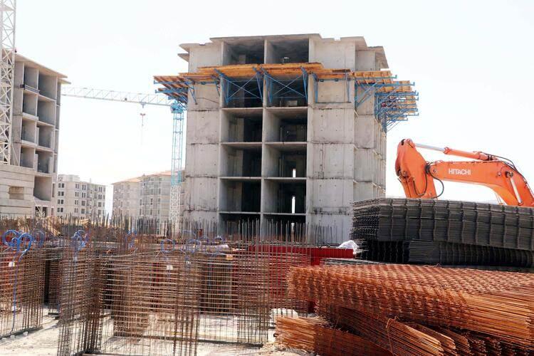 <p>Toplamda 49 bin 934 konut ve 23 bin 640 köy evi yapılacak olan Adıyaman'da ilk etabın yapıldığı Örenli Mahallesi'nde konutlar yükselmeye başladı. </p>

<p> </p>
