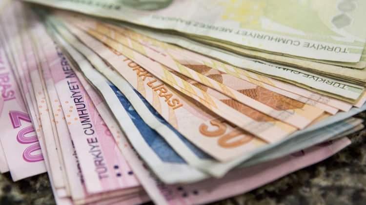 <p> İlgili düzenlemenin hayata geçirilmesinin ardından küçük esnafın emekli olmak için gerekli prim günü 9.000'den 7.200'e ineceği belirtiliyor. </p>
<p> </p>