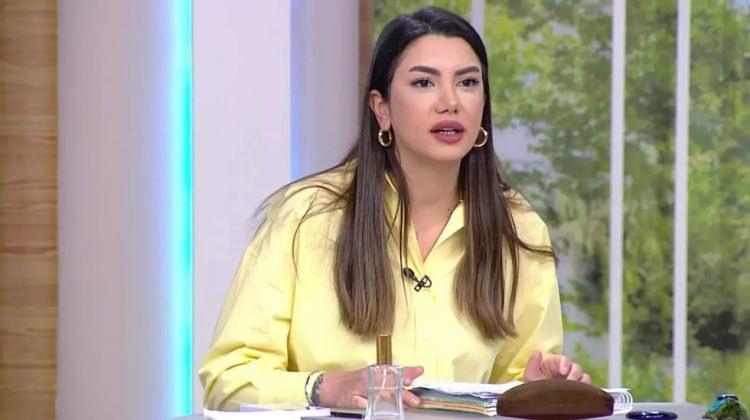 <p><span style="color:#000000"><strong>Yıllar içerisinde hiç değişmeyen Öztürk'e çok sayıda "Nasıl ya ? 20 ile şuan arasında gram fark yok abla", "Nasıl 20 ya? Bugün çekilmiş gibi" ve "Maşallah yıllar sizden hiç bir şey götürmemiş" şeklinde yorumlar geldi.</strong></span></p>