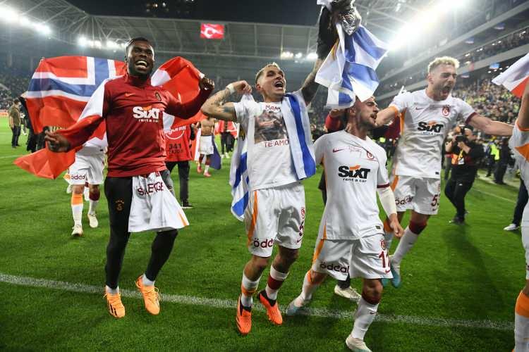 <p>Hak edilmiş bir zafer! Galatasaray 23. kez Türkiye şampiyonu. (Ruetir)</p>
