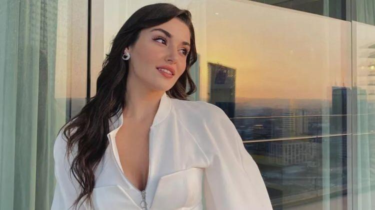 <p><span style="color:#800000"><strong>Sosyal medyada da Türk oyuncular arasında en fazla takipçiye sahip olan Erçel özel yaşamıyla da büyük ilgiyle takip ediliyor. </strong></span></p>