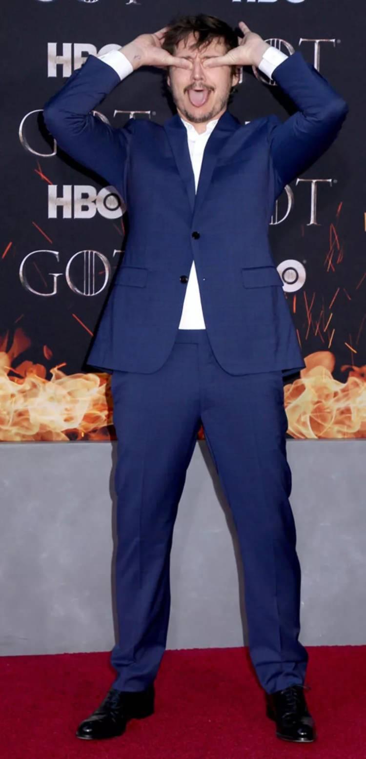 <p><em><span style="color:#008080"><strong>"Game of Thrones hayranları, karakterimin ölüm şekli nedeniyle, insanlar başparmaklarını gözlerime sokarak fotoğraf çekilmeye bayılıyordu. İlk başlarda, dizideki karakterin başarısı konusunda o kadar mutluydum ki onlara izin verdim! Ama sonra göz enfeksiyonu kaptım."</strong></span></em></p>
