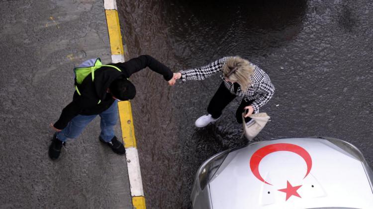 <p><strong>İZMİR</strong></p>

<p> </p>
