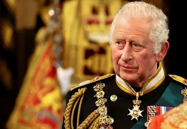 <p><span style="color:#000000"><strong>Kraliçe II. Elizabeth'in 70 yıllık hükümdarlığının ardından tahtın yeni sahibi olan Kral III. Charles, hem saray hem de kraliyet ailesinde yaptığı köklü değişimlerle sık sık gündeme geliyor. Çevre ve iklim konularında oldukça hassas bir bakış açısına sahip olduğu bilinen Charles'ın enerji tasarrufu konusunda attığı son adım dikkat çekti.</strong></span></p>

