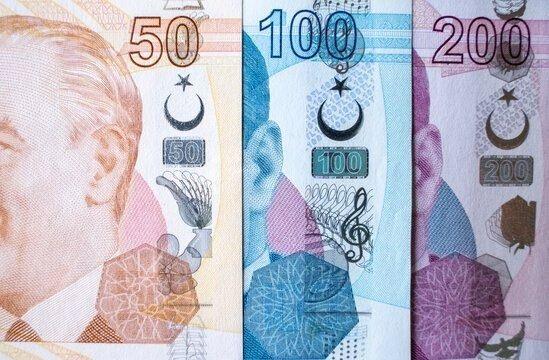 <p><strong>TBMM'DE YENİ YASAMA DÖNEMİ BAŞLADI VE KABİNE BELLİ OLDU</strong><br />
</p>
<p>TBMM'de yeni yasama dönemi başladı ve yeni Kabine belli oldu. Çalışma ve Sosyal Güvenlik Bakanı Vedat Işıkhan oldu. Ekonominin dümeninde ise Hazine ve Maliye Bakanı Mehmet Şimşek olacak.</p>