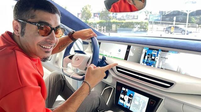 <p><span style="color:#2F4F4F"><strong>Ardından m&uuml;zisyen Aylin Aslım da Duru'nun paylaşımını alıntılayıp, "Ka&ccedil; milyon aldığını bilmem, bilemem. T&uuml;rk rock camiası 'kol kırılır, yen i&ccedil;inde kalır'cıdır. Ama burada bahsedilen kişi yıllardır AKP ile 'iş'birliği yapan Manga'nın solisti Ferman Akg&uuml;l'd&uuml;r. Biz on yıldan fazla zamandır kara listelerdeyken bu niye bilinmesin? Her şey bir yere kadar" yazdı.</strong></span></p>
