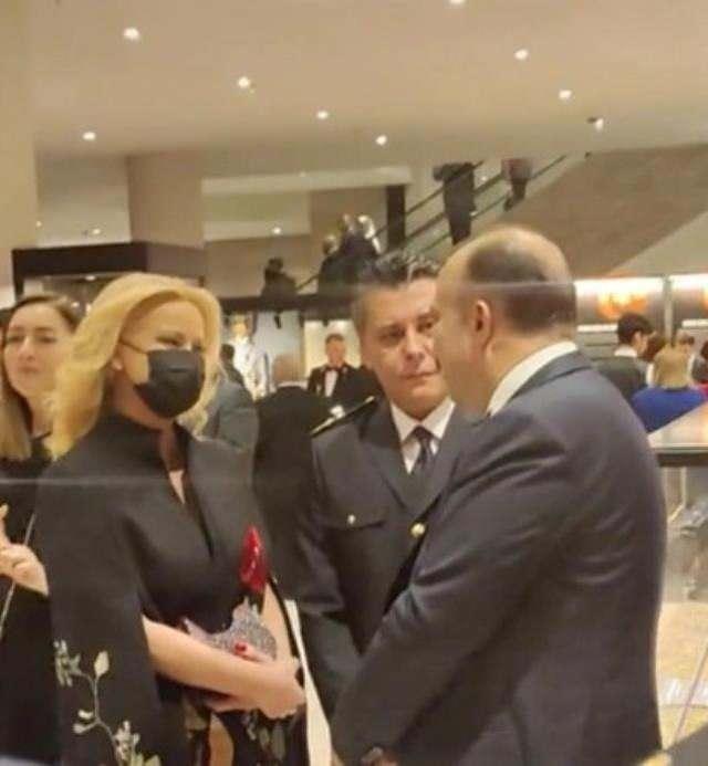<p><strong>Daha sonra ise canlı yayında Müge Anlı'nın eşinden jet yanıt geldi. Anlı, eşinin 'Bizimkinde yok kadın madın' mesajını okuyunca herkesi güldürdü.</strong></p>