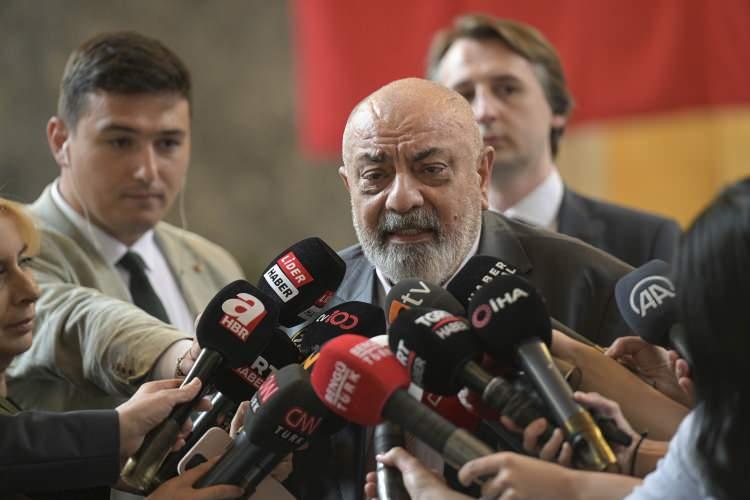 <p>AK Parti Ankara Milletvekili Tuğrul Türkeş, TBMM'ye gelerek kayıt yaptırdı.</p>
