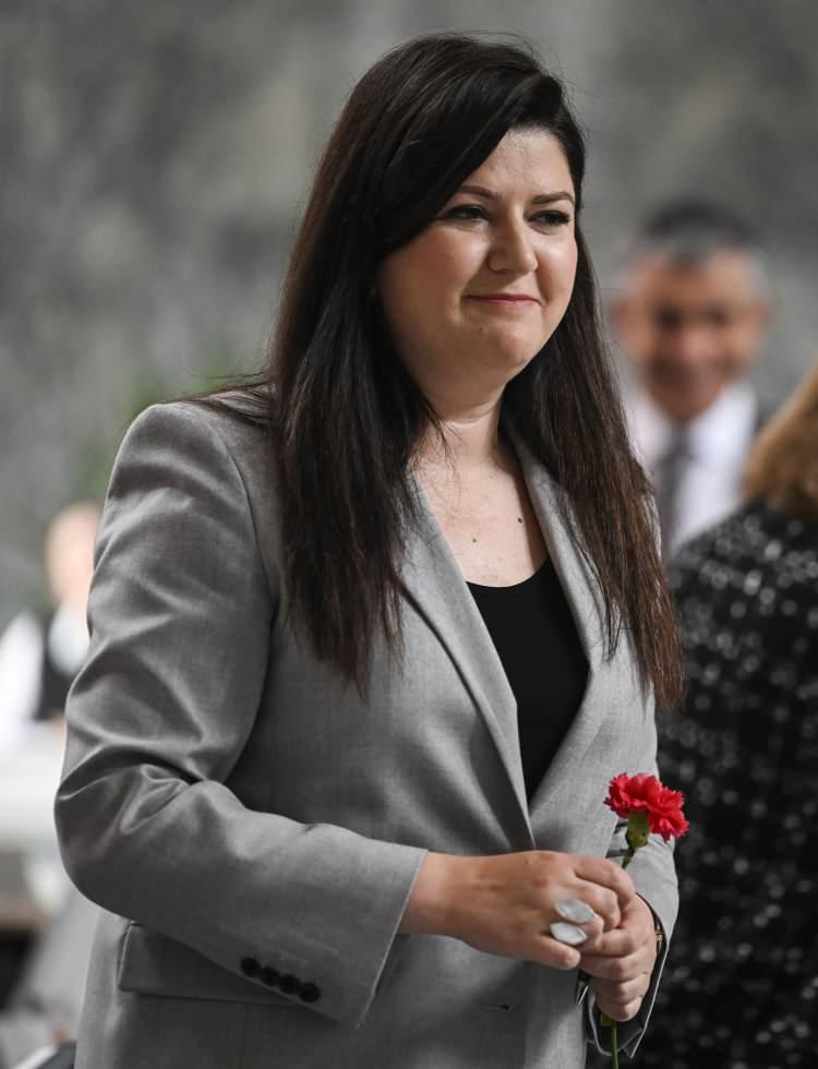 <p> Meclis'e gelen MHP Genel Başkan Yardımcısı ve Çankırı Milletvekili Pelin Yılık, mazbatasını görevlilere teslim ederek kayıt yaptırdı.</p>
