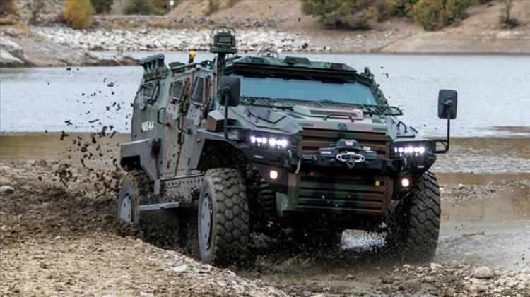 <p>Nurol Makina, YÖRÜK 4X4 Taktik Tekerlekli Zırhlı Araç için Avrupa'nın da aralarında bulunduğu farklı coğrafyalardan <strong>5 ülkeyle sözleşme imzaladı.</strong></p>
