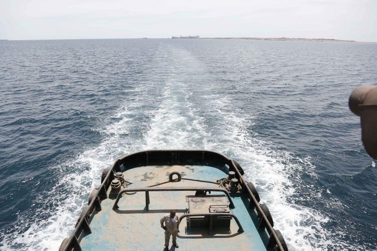 <p>Birleşmiş Milletler (BM), 2015'ten bu yana Yemen kıyısı açıklarında terk edilen "SAFER FSO" isimli tankerdeki petrolü taşımayı hedefleyen büyük ham petrol gemisi Endeavour'un sahaya ulaştığını bildirdi.</p>