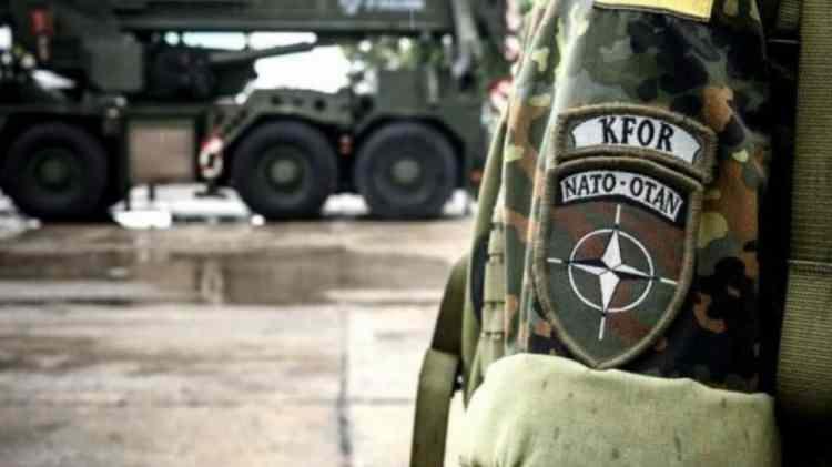 <p>Tüm taraflara şiddet olaylarından kaçınma ve gerilimi tırmandıracak eylemlerde bulunmama çağrısı yapılan açıklamada, "Kosova Barış Gücü'nün (KFOR) olayların tırmanmasını engelleme yönündeki yapıcı rolünü takdirle karşılıyoruz. Çıkan olaylarda bazı KFOR askerlerinin hafif yaralandığını üzüntüyle öğrendik." ifadelerine yer verildi.</p>