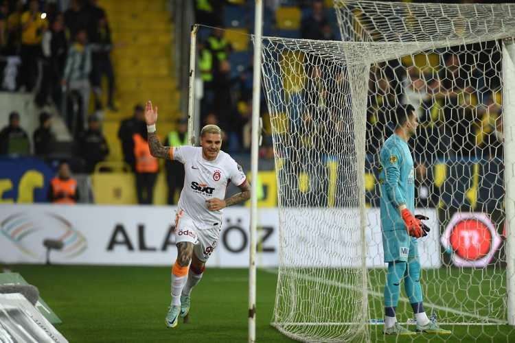 <p>Bu sonucun ardından Galatasaray bitime 2 hafta kala 23. şampiyonluğuınu ilan etti. </p>
