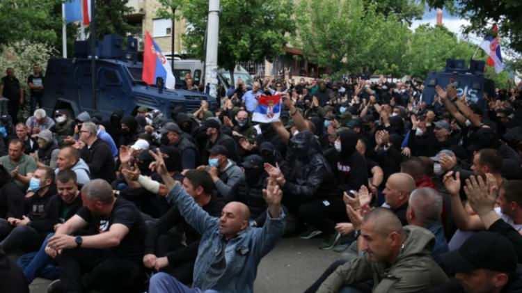 <p>“Kosova’da Sırp göstericiler ile Kosova polisi arasındaki çatışmalarda yaralanan KFOR misyonu askerlerine dayanışmamı belirtmek istiyorum. Aralarında 3’ü ağır ancak hayati tehlikesi olmayan 11 İtalyan askeri de var.</p>