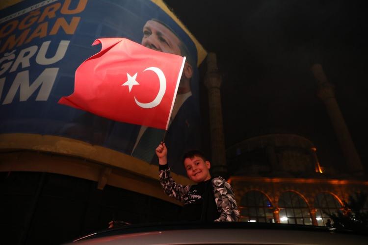 <p><strong>RİZE</strong></p>

<p>Erdoğan'ın memleketinde seçim zaferinin coşkusu yaşanıyor. </p>

<p> </p>
