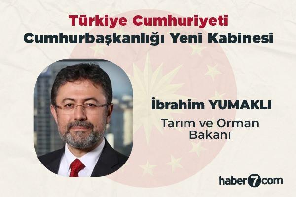 <p><strong>TARIM VE ORMAN BAKANI </strong><strong>İBRAHİM YUMAKLI KİMDİR?</strong></p>

<p> </p>

<p>Tarım ve Orman Bakanı İbrahim Yumaklı oldu.</p>

<p>Yumaklı, 1969'da Kastamonu'da dünyaya geldi. Bakırköy İmam Hatip Lisesi'nin ardından 1992 yılında Uludağ Üniversitesi İktisadi İdari Bilimler Fakültesi İşletme Bölümü'nden mezun olan Yumaklı, iş hayatına 1993'te Marshall Boya AŞ'de ithalat işlemleri uzmanı olarak başladı.</p>

<p>Yumaklı, 2011 yılına kadar Akzo Nobel Türkiye bünyesinde bulunan Marshall Boya AŞ ile bağlı grup şirketlerinin mali gruplarında yöneticilik yaptı. 2011'de Al Jazeera Türkiye'de çalışmaya başlayan Yumaklı, 2012-2015 yıllarında grubun sahip olduğu TV kanalını yönetti. Yumaklı, Ocak- Ekim 2016 döneminde Anadolu Ajansı Uluslararası Operasyonlar Direktörü olarak görev aldı.</p>

<p>Ekim 2016'dan itibaren Genel Müdür ve İcracı Yönetim Kurulu Üyesi olarak GÜBRETAŞ'ta görev yapan Yumaklı, 7 Nisan 2022'den bu yana Tarım ve Orman Bakan Yardımcısı idi.</p>

<p>İngilizce bilen Yumaklı, evli ve iki çocuk babası.</p>
