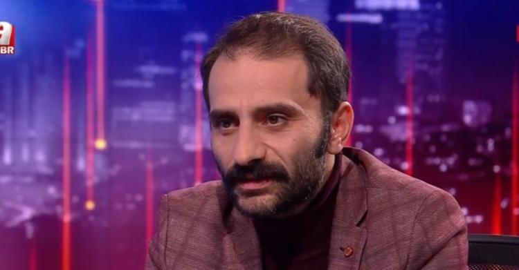 <p>Eleştirimin içeriğini anlamayıp, kağıttan okumasına takıldığımı zanneden bir kitle var ve işin kötüsü bunların oyu ile benim oyum bir" ifadelerini kullandı.</p>