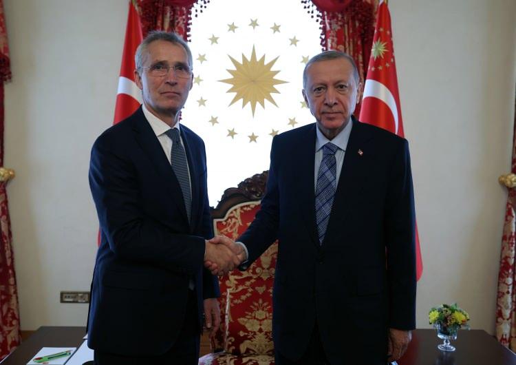 <p>Cumhurbaşkanı Recep Tayyip Erdoğan, NATO Genel Sekreteri Jens Stoltenberg'i Dolmabahçe Çalışma Ofisi'nde kabul etti.</p>
