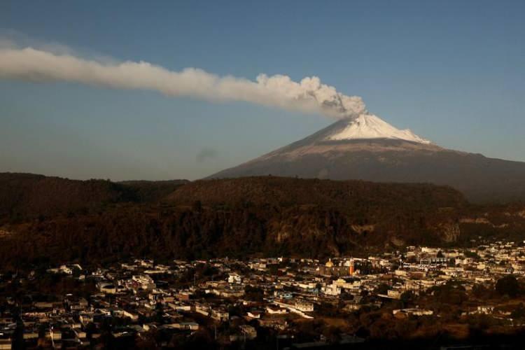 <p>Meksika'nın Santiago Xalizintla kasabasından 12 Mayıs'tan beri, volkanik patlamalar devam ediyor. Popocatepetl yanardağından çıkan buhar ve küller böyle görüntülendi...</p>