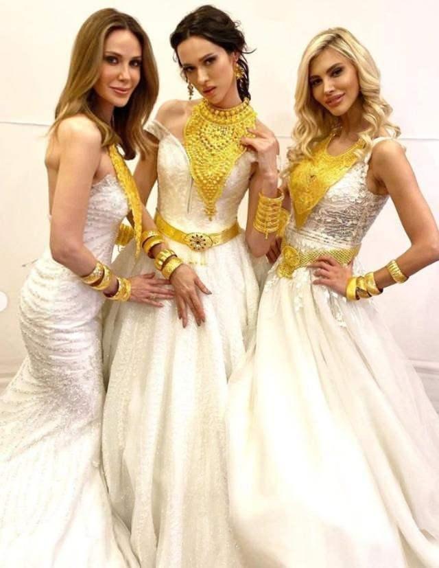 <p><span style="color:#000000"><strong>46 yaşındaki güzel modelin Van'da düzenlenen bir defile için gelinlik giydiği öğrenildi.</strong></span></p>