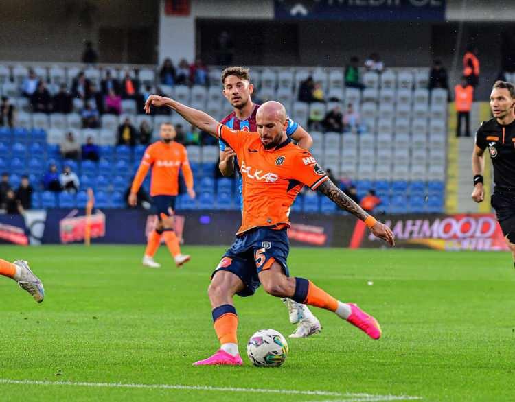 <p>Joao Figueiredo<br />
<br />
Takım: Başakşehir <br />
<br />
Gol sayısı: 10</p>
