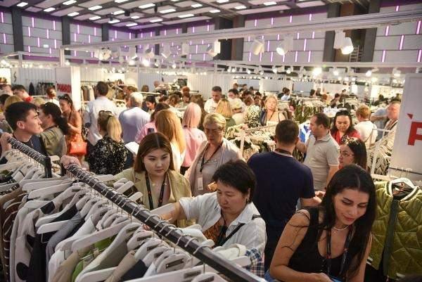 <p>Eraslan, uzun yıllar bir arada ticaret yaptıkları iki ülke vatandaşlarının burada mutlu şekilde ticaret yaptığını belirterek şöyle konuştu:</p>
<p>“Bunlar aynı ırktan insanlar. Maalesef savaşın kötü yüzüyle yüzleşerek iki kardeş ülke birbirine düşmüş durumda. İnşallah bu sorun neticelenir. </p>