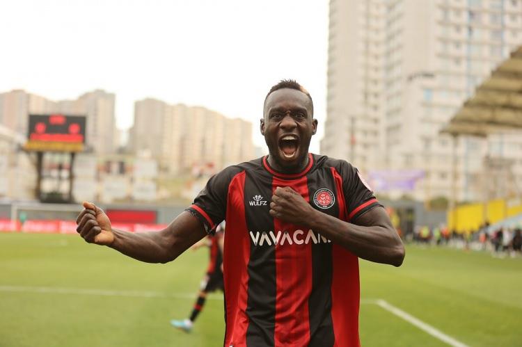 <p>Diagne<br />
<br />
Takım: Fatih Karagümrük<br />
<br />
Gol sayısı: 23</p>
