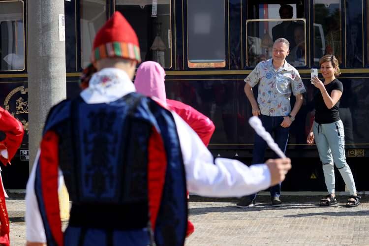 <p>Tren, pasaport ve gümrük işlemlerinin ardından son durağı olan İstanbul'a hareket etti.</p>