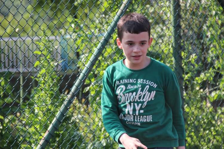 <p>Talha Umut, hem doktorların çabası hem de ailesinin sevgisi ve desteğiyle sağlığına kavuştu ancak onun için "Yürüyemez ve konuşamaz" denildi. Bazı doktorların "Yürüyemez, konuşamaz" dediği Talha Umut, özel eğitimler almaya başladı. </p>