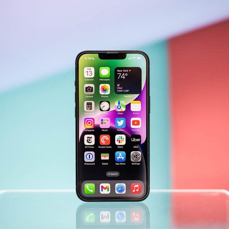 <p>Kullanıcıların oldukça ilgisini çektiği <strong>iPhone 14 modelinin başlangıç fiyatı ise 42.999 TL'ye yükselerek</strong> mağazalarda yeni fiyat etiketiyle satışa sunulacağı belirtildi.</p>
