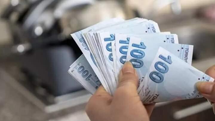 <p><strong>AK PARTİ’DEN AÇIKLAMA</strong></p>
<p>Asgari ücret, memur ve emekli maaşlarına ilişkin konuşan AK Parti Grup Başkanvekili Muhammed Emin Akbaşoğlu “Ne vaat ettiysek onu gerçekleştiren bir partiyiz. Vaat ettiğimizi yapıyoruz. </p>