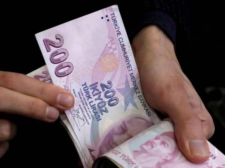 <p><strong>MALİYE BAKANLIĞI VE MERKEZ BANKASI KOORDİNELİ ÇALIŞACAK</strong><br />
</p>
<p>Hazine ve Maliye Bakanı Mehmet Şimşek'in ve yeni ekonomi ekinin alacağı yeni tedbirlerle artan alım gücünün korunması için yüzde 5 enflasyon hedefi stratejisi doğrultusunda orta vadeli plan açıklanacak. Merkez Bankası burada maliye politikasını yöneten Şimşek ile koordineli olarak çalışacak. Yeni Merkez Bankası Başkanı için Hafize Gaye Erkan oldu.</p>