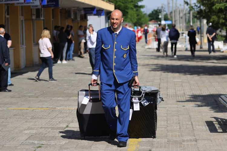 <p>Bryan Stern de kendilerini simgesel trenin yolcuları oldukları için şanslı hissettiklerini belirterek, "Zamanda yolculuk yapıyor gibiyiz. Yolculuktan çok hoşlandık, yolculuk sırasında doğayı seyretmek de güzeldi. </p>