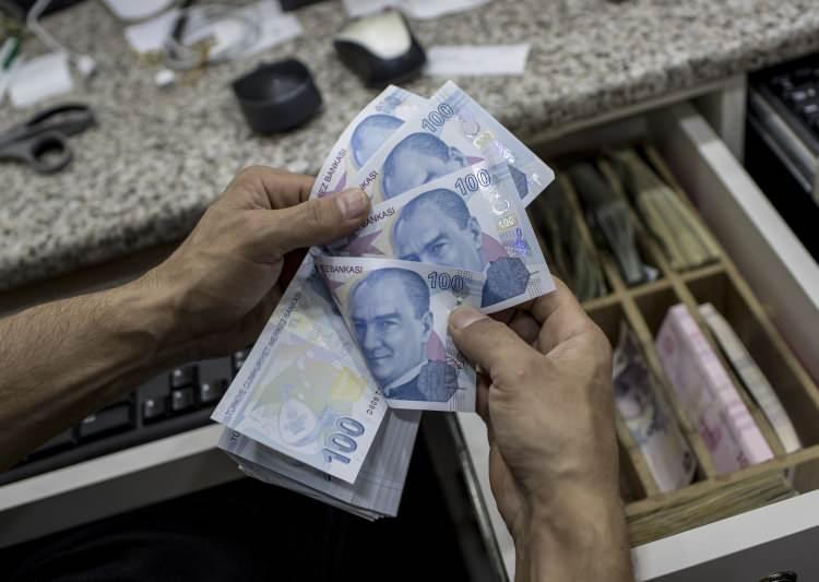 <p>Toplu sözleşmeye göre, memur için yüzde 16.48 olması gereken zamma 13.52, işçi, esnaf, çiftçi emeklisinin yüzde 15.40 enflasyon zammına da 14.60 puan refah payı ilave edildi.</p>
