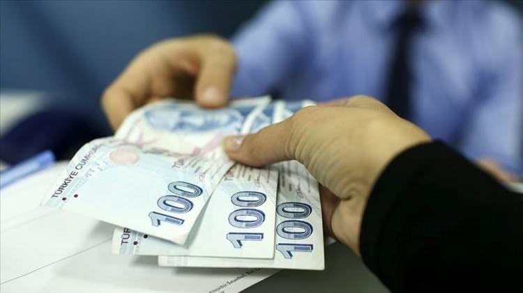 <p>Şu an 8 bin 506 Lira'ya yükselen asgari ücretin, 500 Dolar seviyesine yükseltilmesi yani, yüzde 25 üstünde artışla 11 bin Lira'yı aşması bekleniyor.</p>