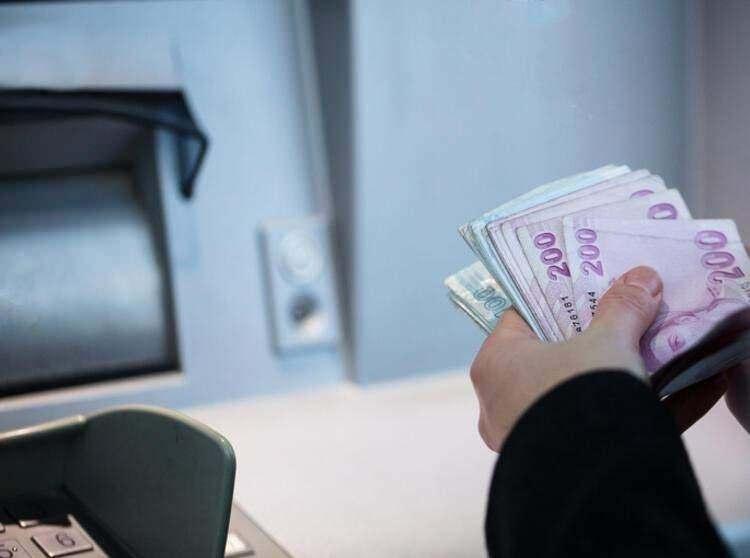 <p><strong>ASGARİ ÜCRETTE 500 DOLAR HEDEFİ</strong></p>
<p><br />
Asgari ücrette “500 dolar” hedefinin tutturulması için yüzde 37’lik bir zamma ihtiyaç var. </p>