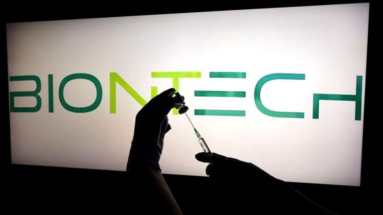 <p>BioNTech’in geliştirdiği Comirnaty isimli aşı Pfizer ile birlikte üretilip dağıtılsa da Almanya’da davanın BioNTech’e açıldığı belirtildi.</p>