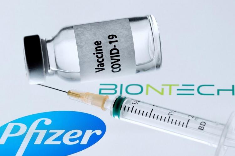<p>Bu yan etkiler arasında nörolojik komplikasyonlar ve miyokardit olarak da bilinen kalp rahatsızlığının bulunduğu aktarıldı.</p>