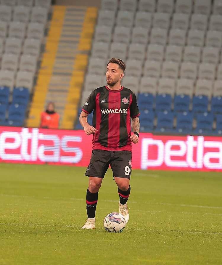 <p>Fabio Borini<br />
<br />
Takım: Fatih Karagümrük<br />
<br />
Gol sayısı: 19</p>